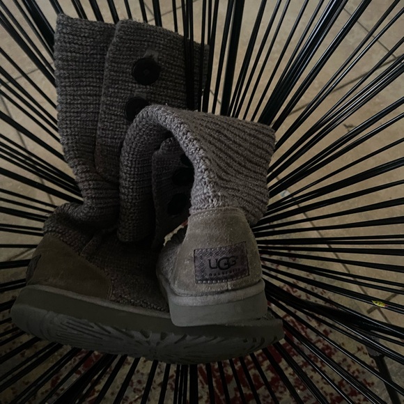 Uggs size 8 - Picture 5 of 13